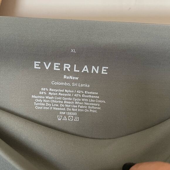 Everlane The Perform Legging - Picture 4 of 4